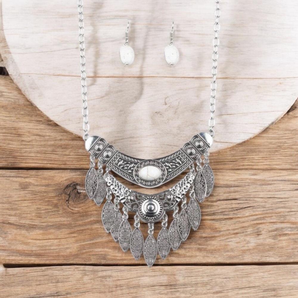 🌹🆕🌹Elegant Silver Necklace and Earring Set